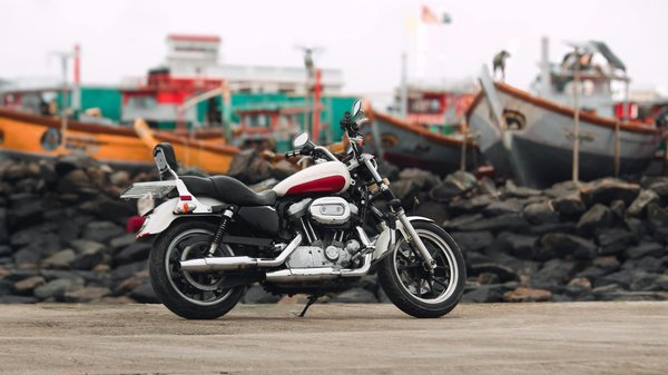 Optimal Tire Pressure for Sports Cars Tackling Wet UK Roads: Expert Guidance